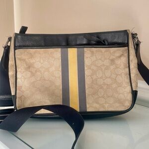 Coach Thompson #C9363 Leather & Tan Canvas Messenger Bag 8.5 in H x 11.5 L
